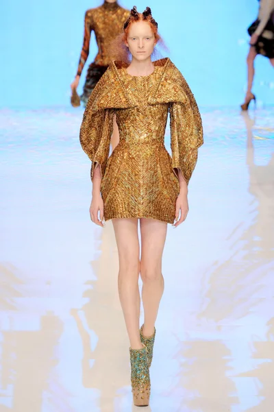 Look 19